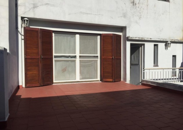 Casa de 4 amb. en 2 plantas con cochera para 2 autos, patio, terraza, gran galpón de 70mts2, lavadero, 3 baños