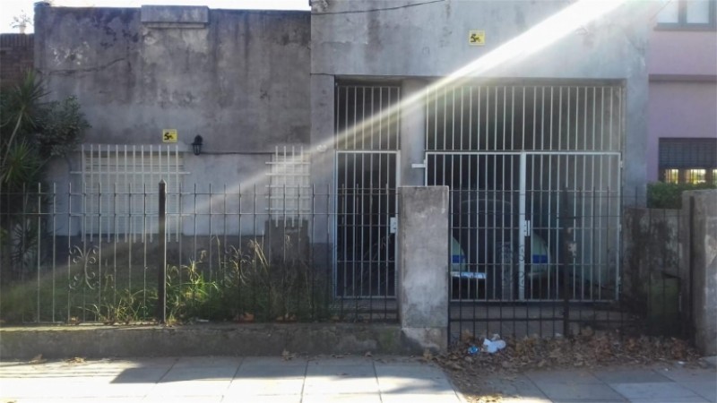 Lote (casa antigua) de 8,66 x 30 mts. Excelente ubicación a metros de General Paz