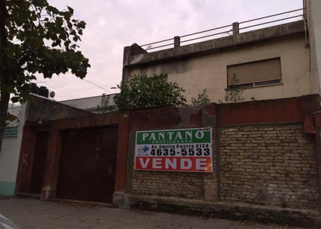 Lote (casa antigua para demoler) de 8,66 x 30,14 mts.  Excelente zona!