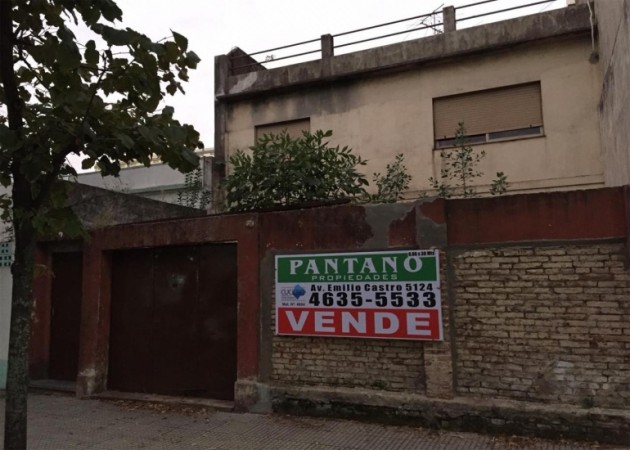 Lote (casa antigua para demoler) de 8,66 x 30,14 mts.  Excelente zona!