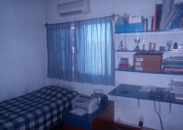 Duplex en 2 plantas de 4 ambientes. Garage, patio con parrilla. Excelente estado !!