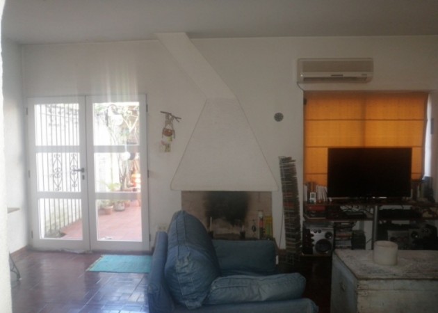 Duplex en 2 plantas de 4 ambientes. Garage, patio con parrilla. Excelente estado !!