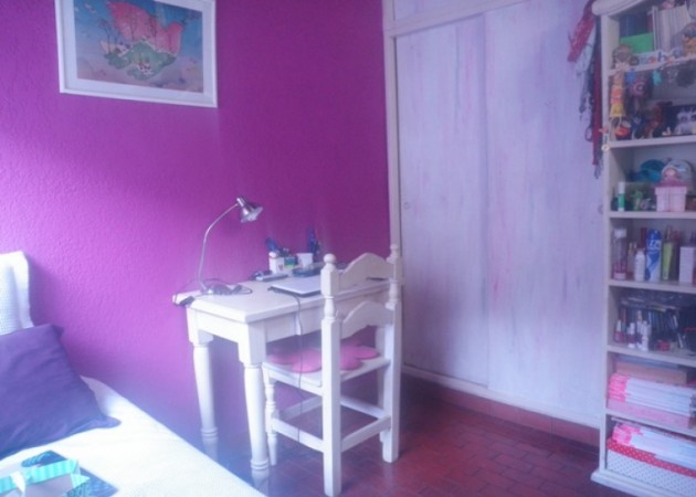 Duplex en 2 plantas de 4 ambientes. Garage, patio con parrilla. Excelente estado !!