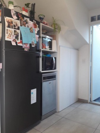 HERMOSO Ph al frente 1 piso por esc. 3 Ambientes, en dos plantas y terraza con parrilla. 2 baños. 