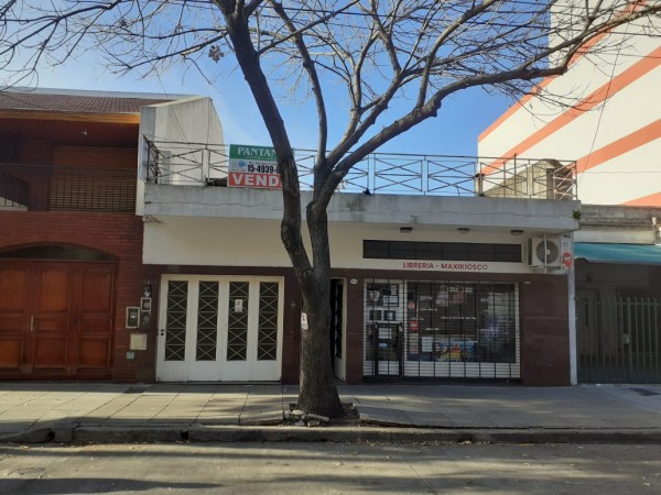 Casa en lote propio de 8.66 x 24 con garaje y un local" EXCELENTE UBICACION" Frente a Inst. San José
