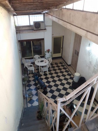 Casa en lote propio de 8.66 x 24 con garaje y un local" EXCELENTE UBICACION" Frente a Inst. San José