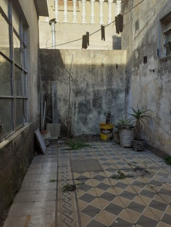Casa en lote propio de 8.66 x 24 con garaje y un local" EXCELENTE UBICACION" Frente a Inst. San José
