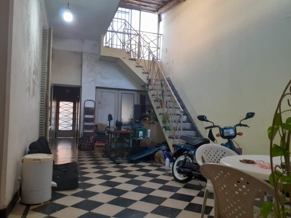 Casa en lote propio de 8.66 x 24 con garaje y un local" EXCELENTE UBICACION" Frente a Inst. San José