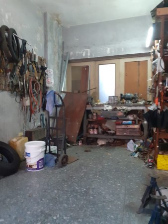 Casa en lote propio de 8.66 x 24 con garaje y un local" EXCELENTE UBICACION" Frente a Inst. San José