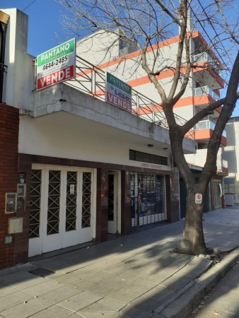 Casa en lote propio de 8.66 x 24 con garaje y un local" EXCELENTE UBICACION" Frente a Inst. San José