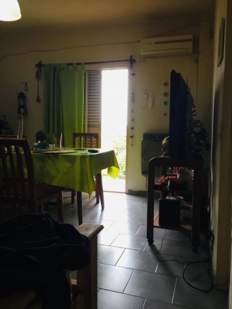 Departamento en venta de 2 ambientes al frente con balcón. Gran ubicación!!!