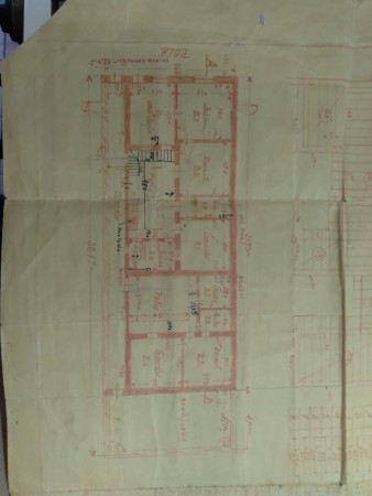 Casa en venta sobre lote propio de 8.66m x 27m. A refaccionar!!! Inmejorable ubicación