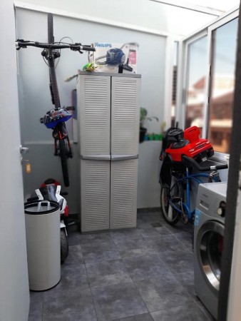 HERMOSO Ph al frente 1 piso por esc. 3 Ambientes, en dos plantas y terraza con parrilla. 2 baños. 