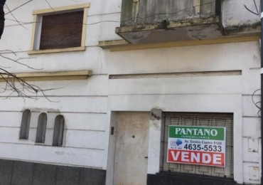 PH de 4 amb. al frente en 2 plantas. Ent. independiente, 3 dormitorios, patio, 3 baños (1 en suite) y balcón. 