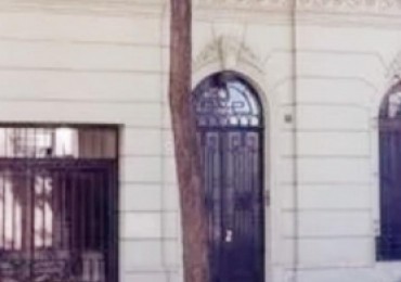 Casa en lote propio de 3 amb, en 2 plantas. Garage para 2 autos, patio con parrilla. Balcón corrido. Impecable