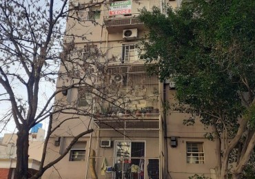 Departamento en venta de 2 ambientes al frente con balcón. Gran ubicación!!!